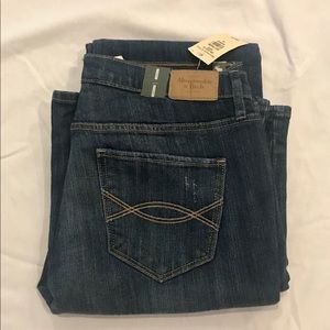 NWT Abercrombie & Fitch 4 Short